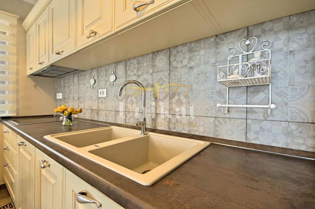 Hiša s bazenom blizu Poreča